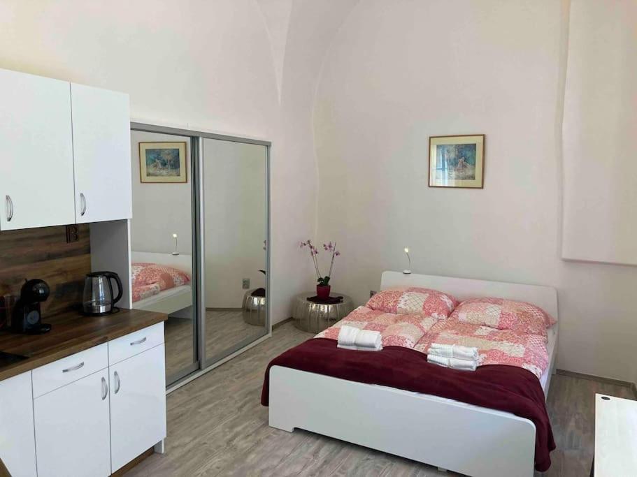 Studio In Gothic House, 50M To The Old Town Square Πράγα Εξωτερικό φωτογραφία